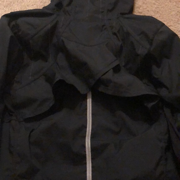 Lululemon Rain jacket/windbreaker - Picture 6 of 7